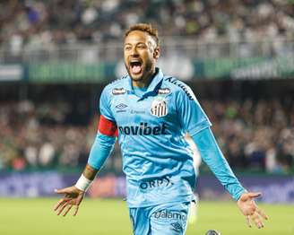 Neymar Jr em campo pelo Santos contra o Coritiba na Copa do Brasil