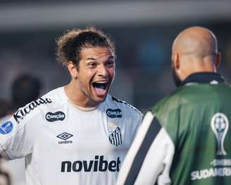 Volante Willian Arão.