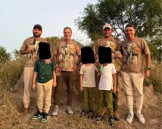 Fotografia de março de 2025, revelada pelo jornal O Globo, mostra Flávio Bolsonaro ao lado do senador Weverton Rocha e do advogado Willer Tomaz, ambos investigados no caso da fraude no INSS