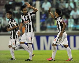 <p>Libertad venceu Tigre por 2 a 0 e assumiu a liderança do Grupo B, o mesmo do Palmeiras</p>