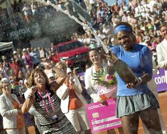 <p>A americana Serena Williams conquistou neste domingo o título do Premier de Bastad, na Suécia. Na decisão, a número 1 do mundo bateu a local Johanna Larsson por 6/4 e 6/1 e terminou o torneio sem perder um set sequer nas cinco partidas que disputou</p>
