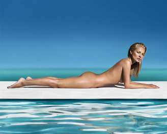 <p>Kate Moss exibe bronzeado que valoriza o corpo</p>