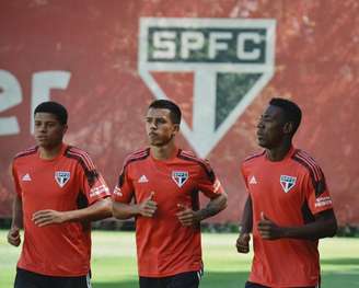 São Paulo estreou novos uniformes de treino (Foto: Reprodução/Twitter)