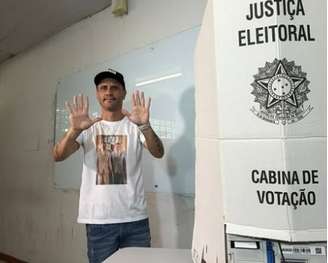 Cleitinho durante votação neste domingo, 4, em Minas Gerais