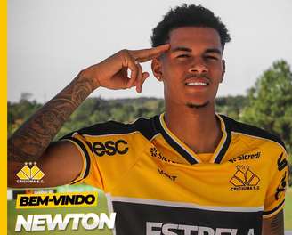 Newton estava no Botafogo e foi emprestado ao clube catarinense 