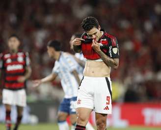 Pedro em jogo do Flamengo contra o Racing