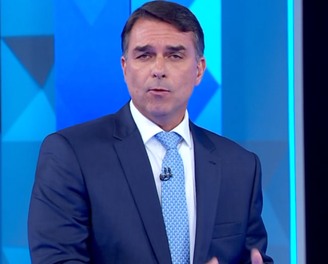 Flávio Bolsonaro (PL) durante o debate da TV Globo