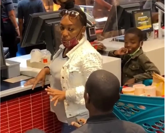 Homem tem pedido de casamento negado na fila do Mc Donald's