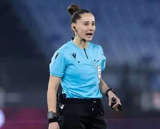 Iuliana Demetrescu, árbitra durante jogo da Champions League feminina