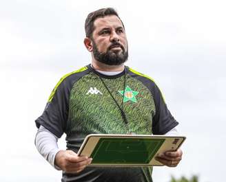 Caio Couto se despede da Portuguesa e é anunciado como novo técnico do Sub-20 do Fluminense –