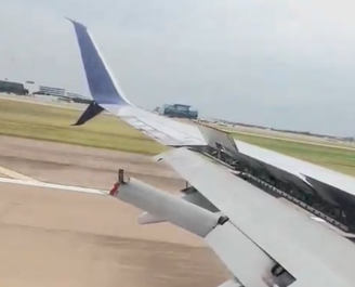 Flap da asa de um Boeing 737- 832 quebrado durante a aterrisagem em Austin