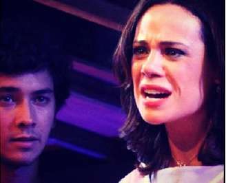 Vanessa Gerbelli e Gabriel Falcão na peça 'Quase Normal'