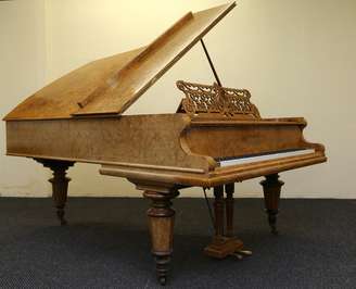 O Bechstein Concert Grand piano, de 1907, foi a estrela entre mais de 200 lotes do leilão Beatles Collection, realizado em Liverpool e organizado pela casa Ômega