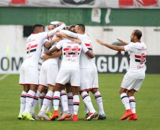 São Paulo vence outra e lidera o Campeonato Brasileiro