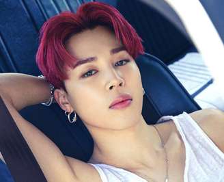 O cantor Jimin, do BTS, testa positivo para covid-19 e passa por cirurgia de apendicite  