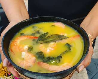 Tacacá como o da Teka segue a receita tradicional em Belém: tucupi, goma de tapioca, camarão seco e jambu