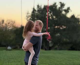 Família costuma evitar registros públicos das crianças 