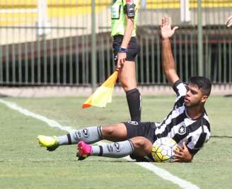 
                        
                        
                    Leandrinho vinha sendo importante até sentir a lesão. Voltou, mas sentiu de novo (Foto: Paulo Sérgio/Lancepress!)