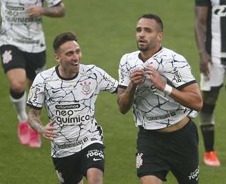 Renato Augusto comemora gol do Corinthians