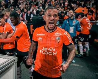 Igor Silva comemora título pelo Lorient