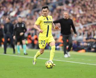 Alberto Moleiro (Villarreal) durante jogo contra o Barcelona, no dia 28.02.2026. 