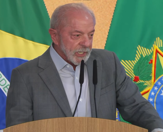 Lula (PT) durante sanção do novo limite para Microempreendedores Individuais (MEI) e assinatura da PEC para transporte gratuito