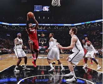 Com 24 pontos marcados, LeBron James comandou nova vitória do Heat sobre os Nets