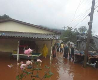 Chuva intensa no Rio Grande do Sul deixa desabrigados e desalojados