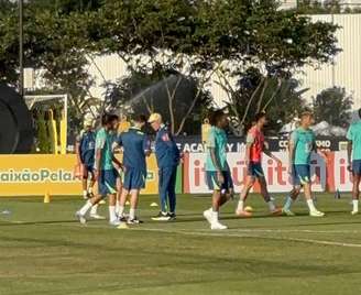 Carlo Ancelotti comanda primeira treino pela Seleção
