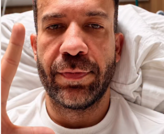 André Janones posta foto direto do hospital