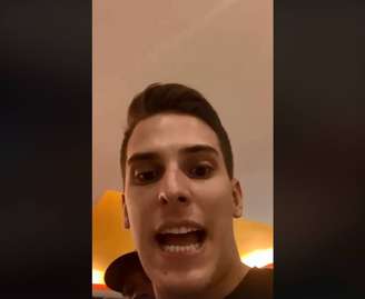 O representante do MBL, Thiago Loureiro Dayrell Costa, no momento da discussão - gravada por ele mesmo - em restaurante de Belo Horizonte