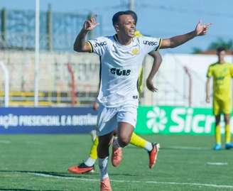 Kauã Lira com a camisa do Criciúma. 