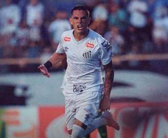 JP Chermont comemora gol da classificação do Santos na Copinha.