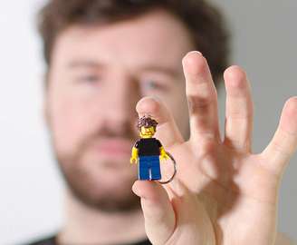 Que tal ter um chaveiro de você mesmo em versão LEGO?