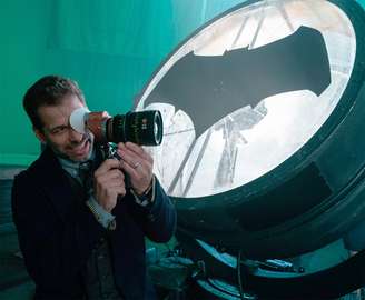 Zack Snyder e Val Kilmer defendem vida sexual de Batman