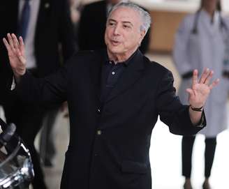 Presidente Michel Temer ao sair de hospital em São Paulo 30/10/2017 REUTERS/Nacho Doce