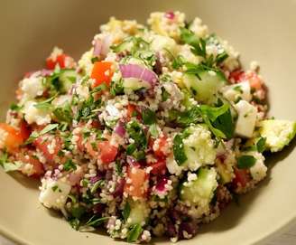 Aprenda a fazer a receita de salada mediterrânea