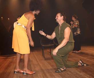 Isabel Fillardis e Well Aguiar ficam noivos após peça de teatro no Rio