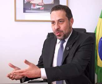 Guilherme Boulos, ministro da Secretaria-Geral, criticou Romeu Zema