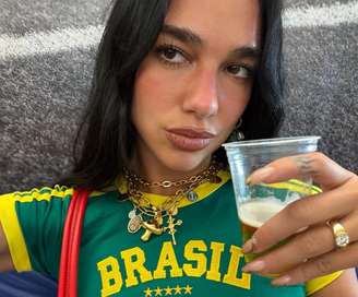 Dua Lipa indica lugares favoritos no Brasil em novo guia de viagens