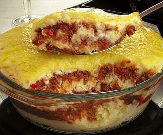 Purê de batata com carne moída na travessa – Reprodução/Guia da Cozinha