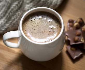 Aprenda a receita de chocolate quente com laranja