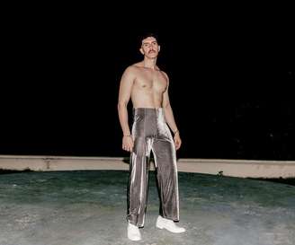 BEZZI apresenta “Ghost to Ghost” e inaugura sua nova fase no Pop Rock nacional