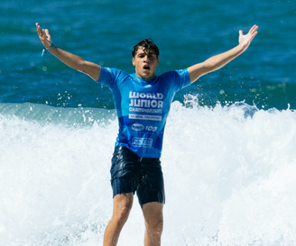 Surfista Rickson Falcão