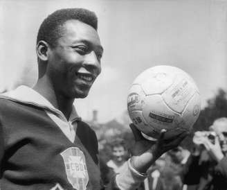 <p><span style="text-align: justify;">Em 11 páginas, ficha de Pelé descreve movimentos financeiros do ex-jogador e dá destaque a um atentado a tiros em 1973</span></p>