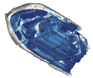 <p>Zircão encontrado na Austrália, confirmado como o pedaço da crosta mais antigo da Terra. O pequeno cristal tem tamanho quase irrelevante, mas sua existência possibilita um grande salto na descoberta das primeiras formas de vida na Terra</p>