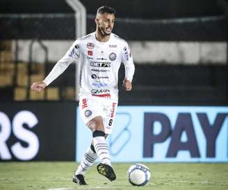 Vinicius Diniz em atuação pelo Operário. 