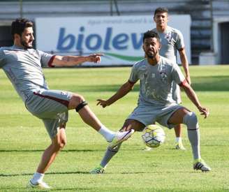 Renato Chaves treinava entre os titulares quando se machucou nesta sexta (Foto; Mailson Santana/Fluminense F.C.)