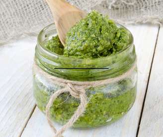 Molho pesto tradicional, de manjericão