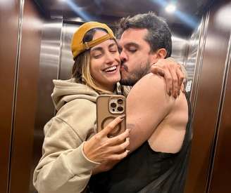 Mari Palma ao lado do novo namorado